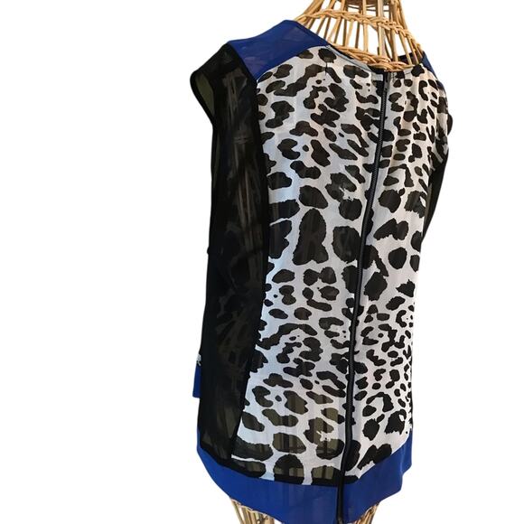 Robbi & Nikki Women's 6 Black White Blue Animal Print Sleeveless Top - Picture 3 of 5